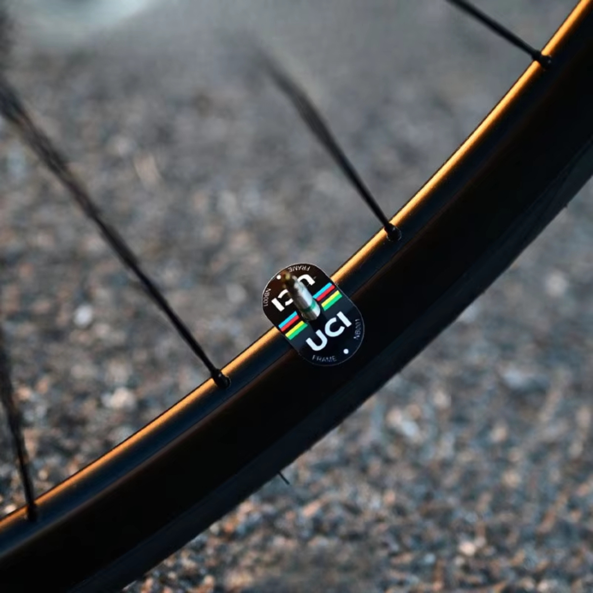 UCI Cycling Frame Stickers Dur - مراجعة Mountain Biking Helmet وسعره